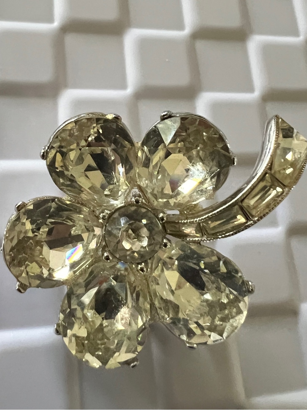 Bogoff Crystal 5 Leaf Clover Flower Brooch Vintage - Picture 7 of 8